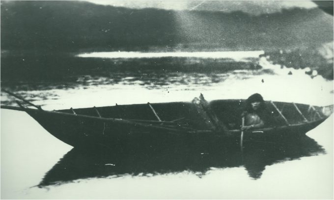 An Extraordinary Experiment R153-8 canoas yamanas- Mission scientifique Capitan Horn