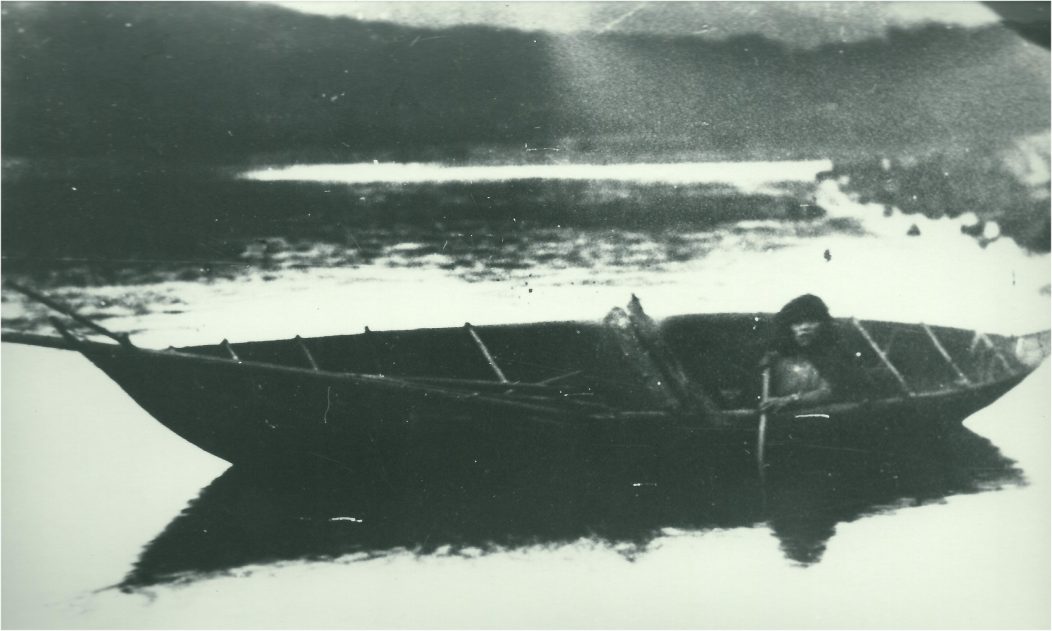 R153-8 canoas yamanas- Mission scientifique Capitan Horn